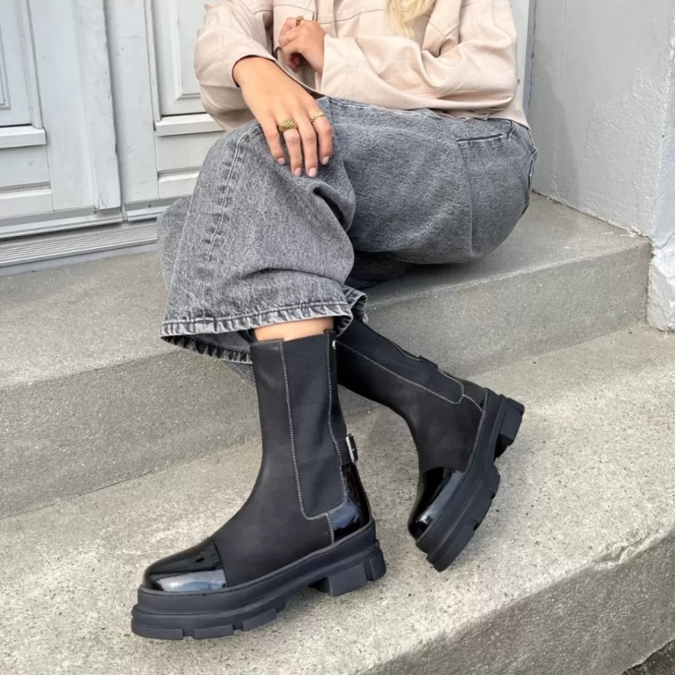 Copenhagen Shoes THE BELIVE BOOT - Black Patent*Dame Chelsea Boots | Ankelstøvler