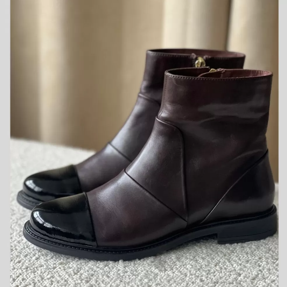 Copenhagen Shoes THE MAGIC BOOT - DARK BROWN W PATENT TOE*Dame Ankelstøvler