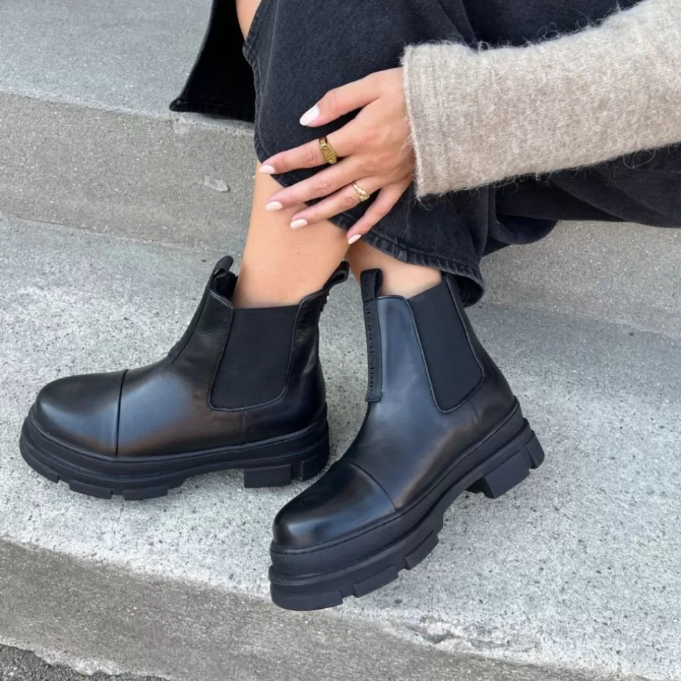 Copenhagen Shoes YOU AND ME LOW 22 - Black (with Black Sole)*Dame Chelsea Boots | Ankelstøvler